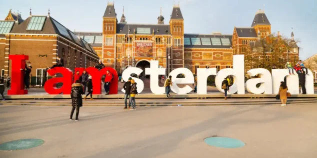 Escort in Amsterdam city tour experience