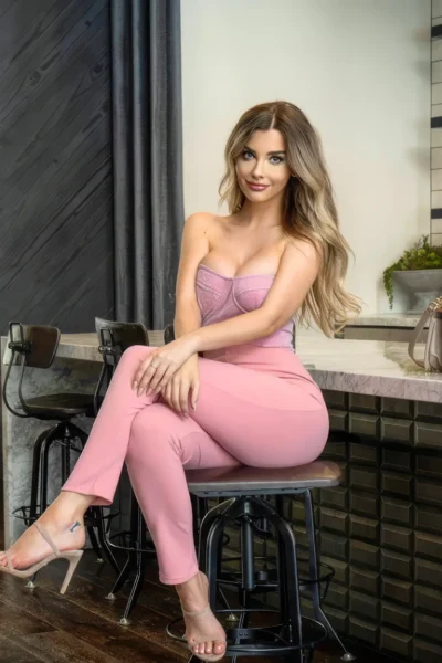 Amsterdam escort Emilia couples booking romantic vibe