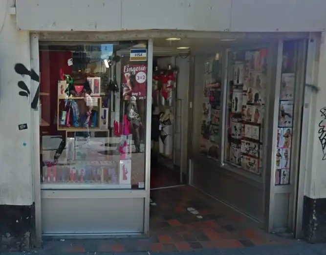 Chickita’s Sex Paradijs Amsterdam – Exotic Adult Shop in the Red Light District