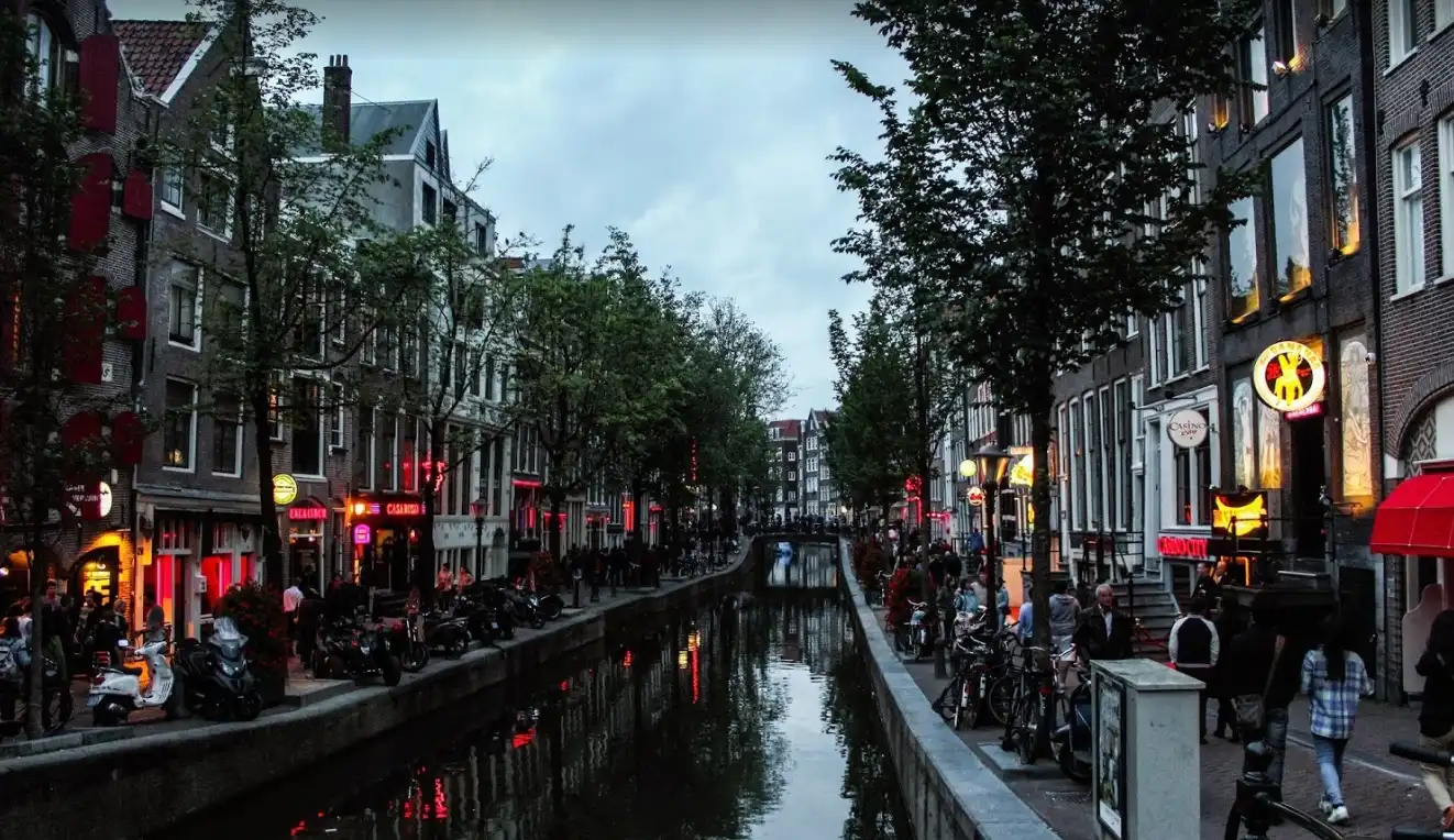Erotic Discount Center Amsterdam – Budget-Friendly Adult Shop in the Red Light District