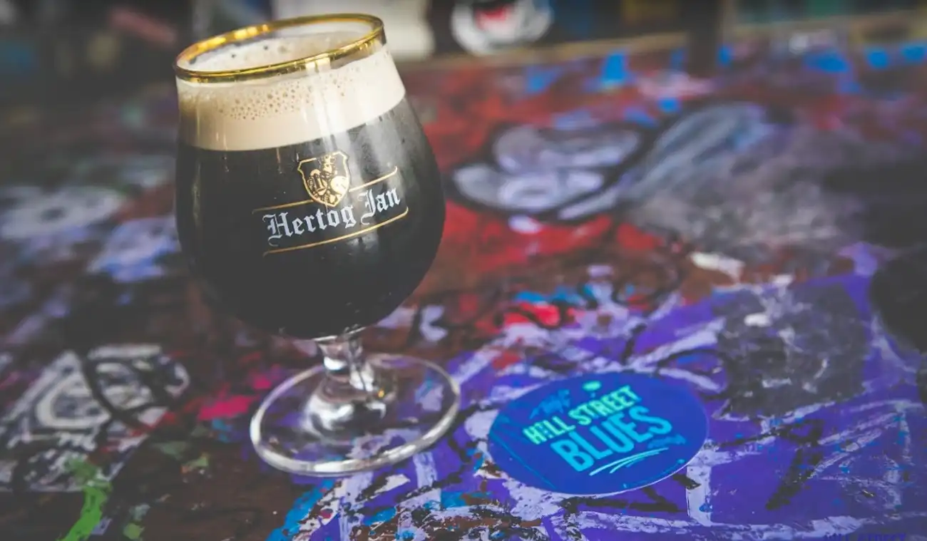 Hill Street Blues Coffeeshop Amsterdam – Alternatieve kijk op iconische café aan het kanaal