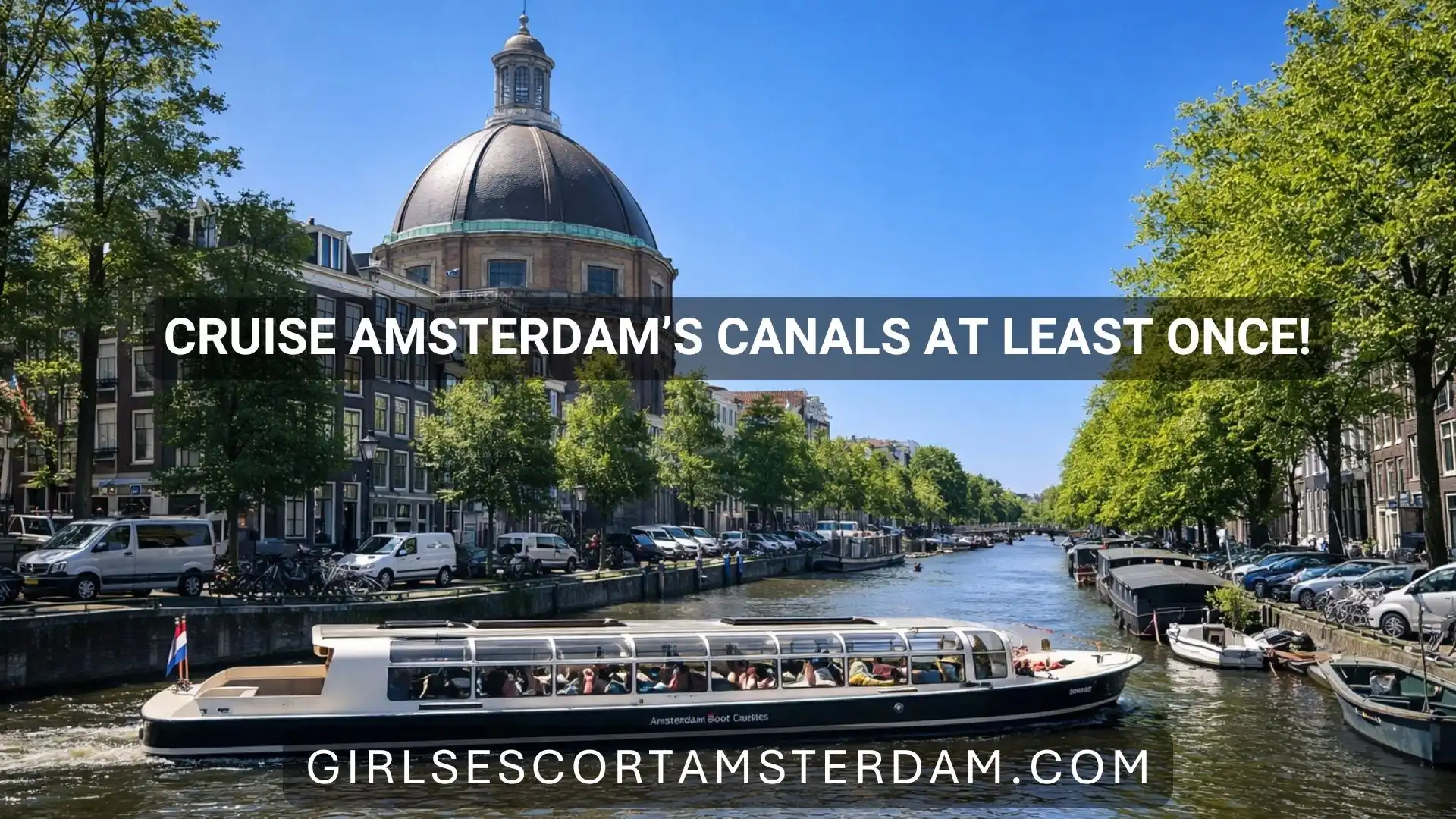 Maak minstens één rondvaart door Amsterdam.