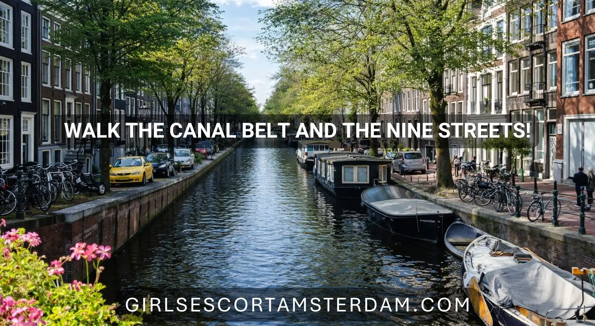 Maak een wandeling door de grachtengordel en verken de Negen Straatjes.